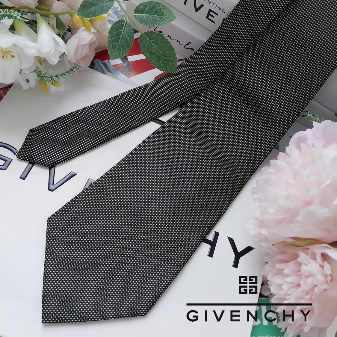 지방시 실크 블랙 마이크로 패턴 넥타이 9.9cm A+등급 K1098
 상품이미지1