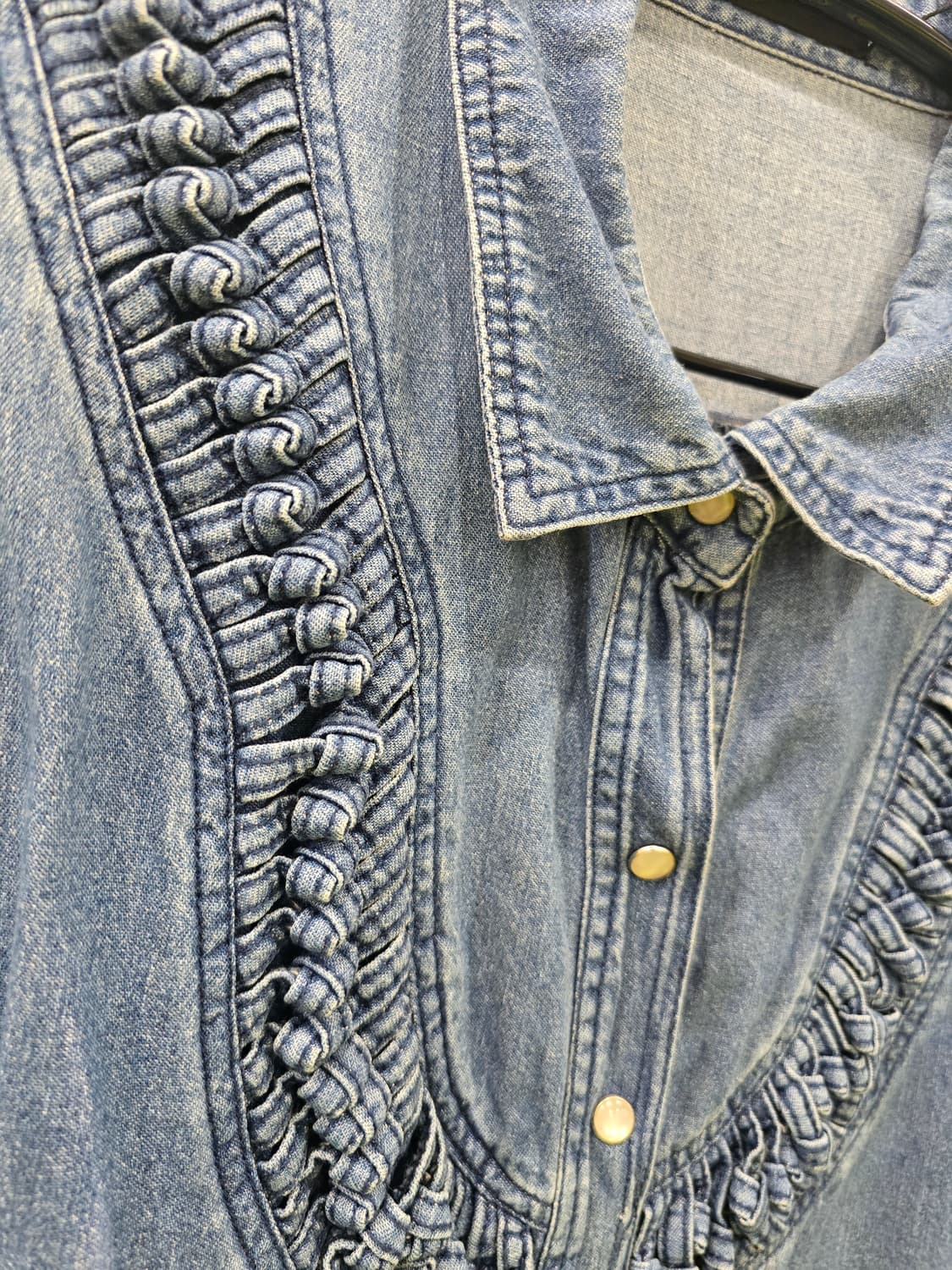 청 데님 셔츠 프릴 장식 긴팔 상품이미지2