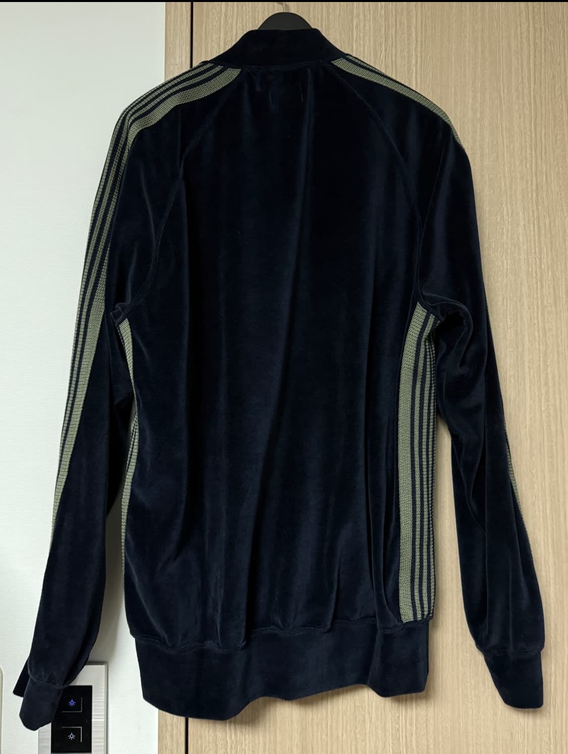 니들스 벨벳 져지 상품이미지3