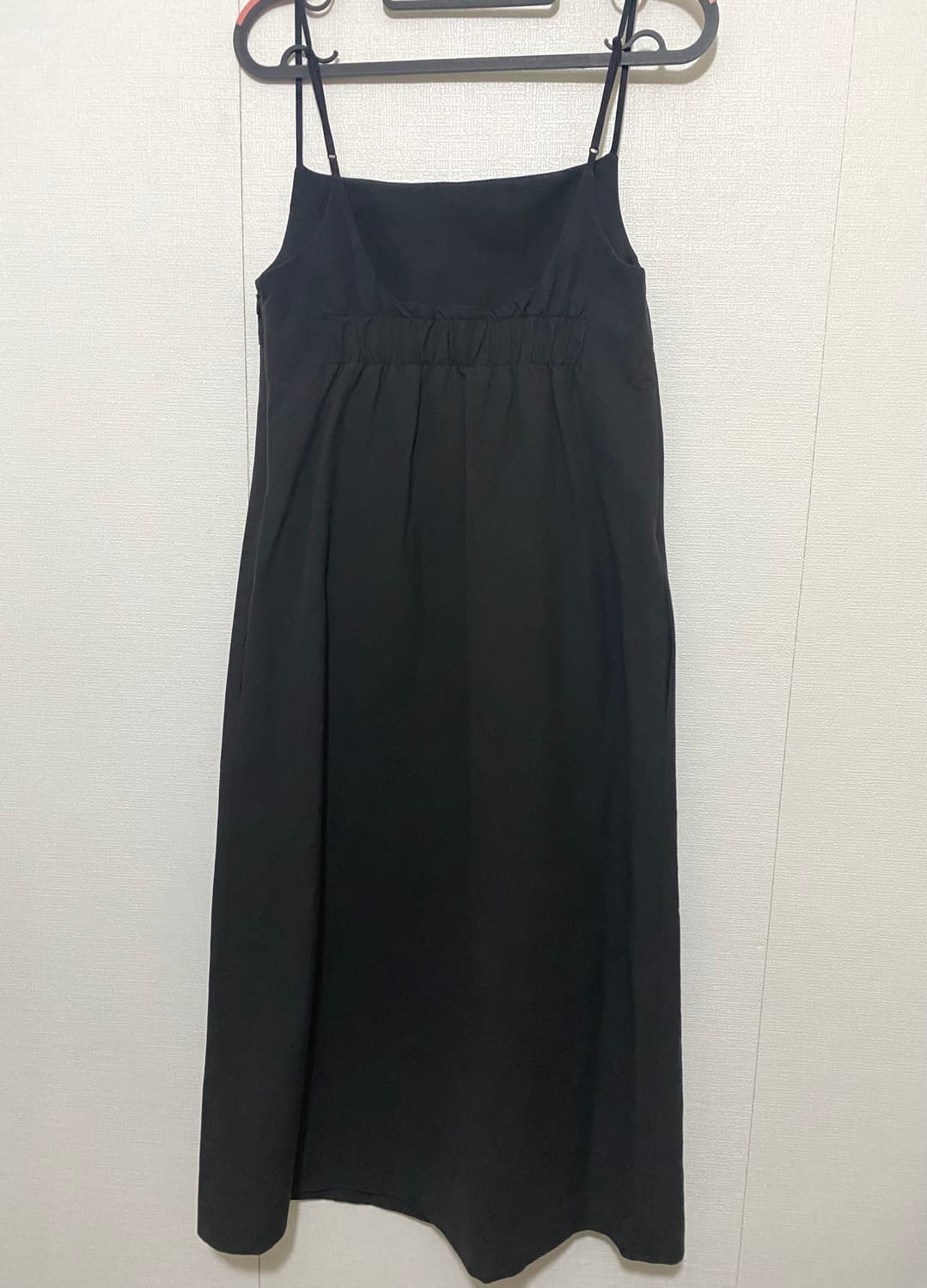 르누이 블랙 끈나시 바스락 원피스 상품이미지6