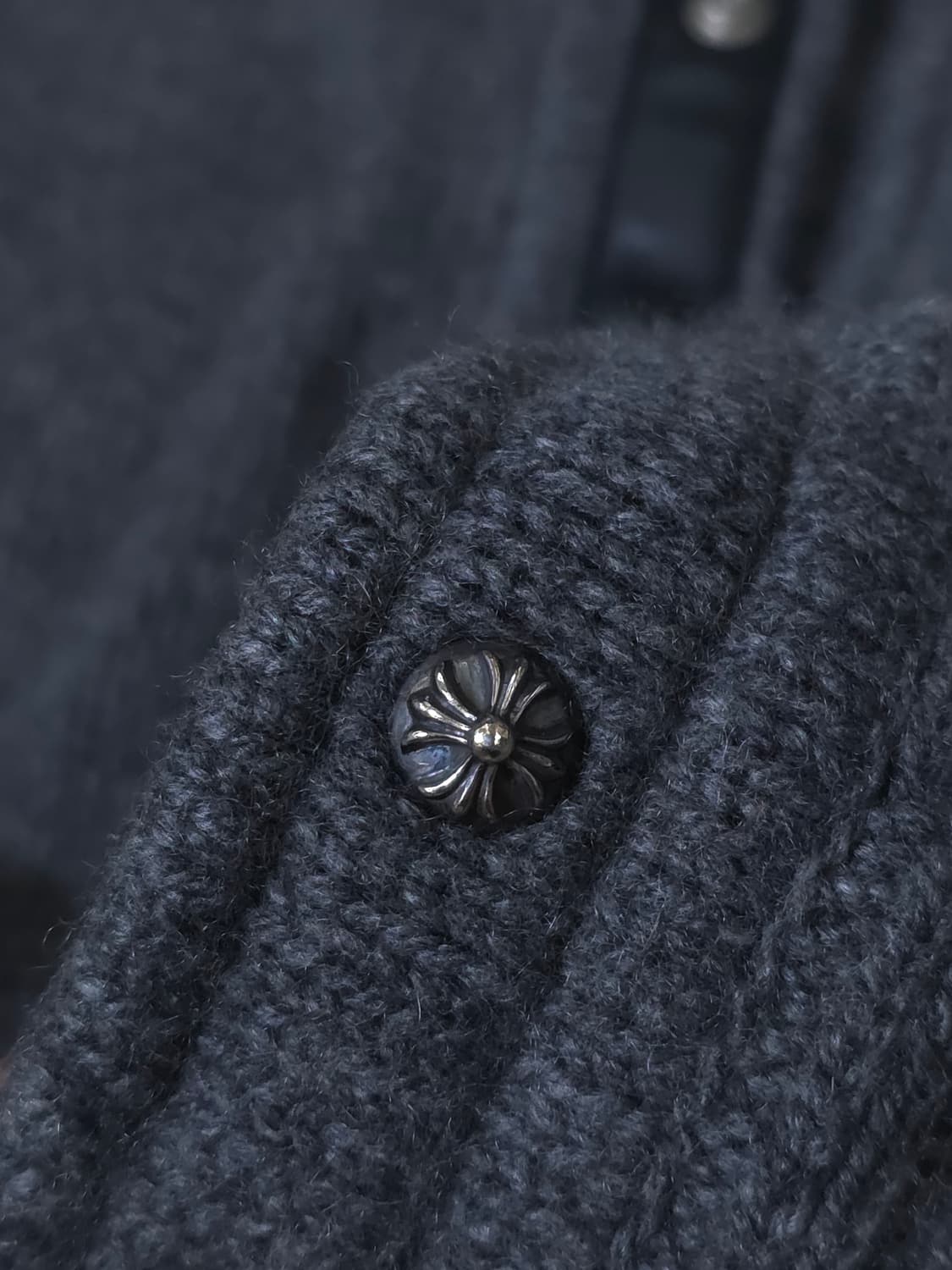 [L] 크롬하츠 CH 레더패치 캐시미어 가디건 그레이 상품이미지5