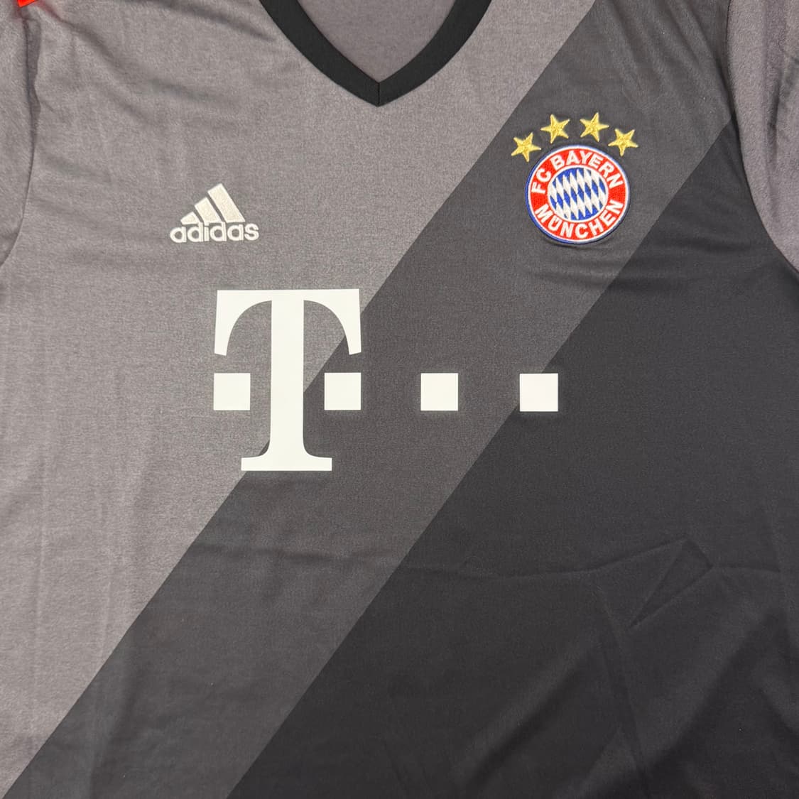 16-17 바이에른뮌헨 어웨이 로벤 유니폼 상품이미지5