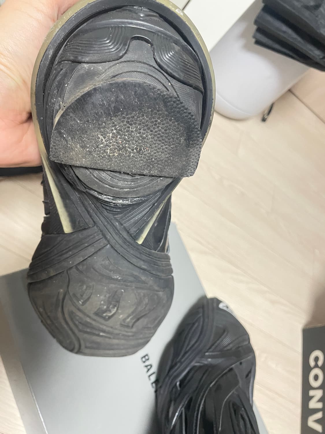 발렌시아가 타이렉스 올검 280 상품이미지7