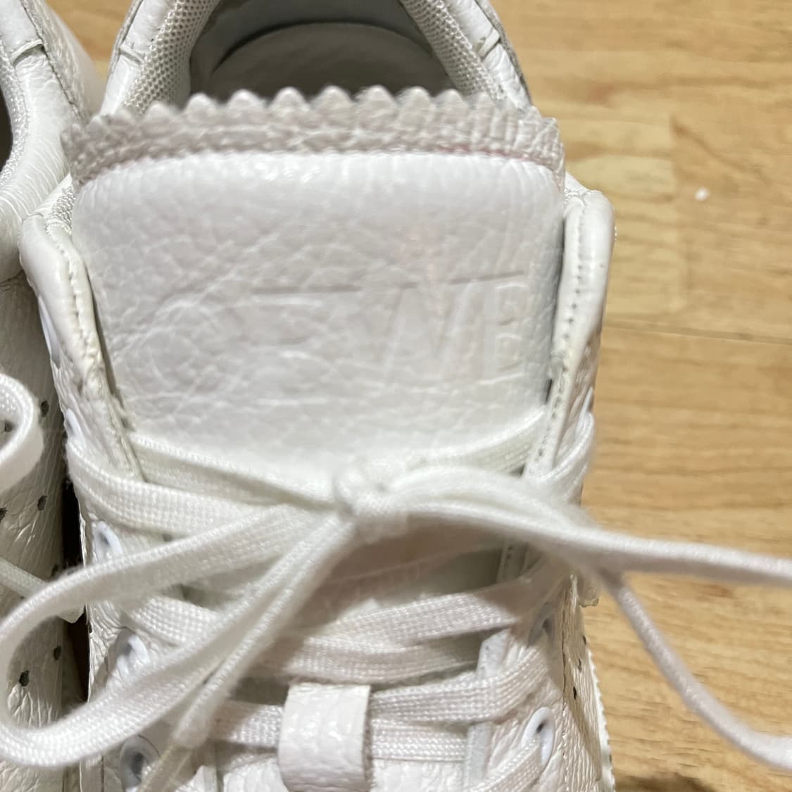 (240mm) 로에베 풀 그레인 가죽 스니커즈 EU38 상품이미지2