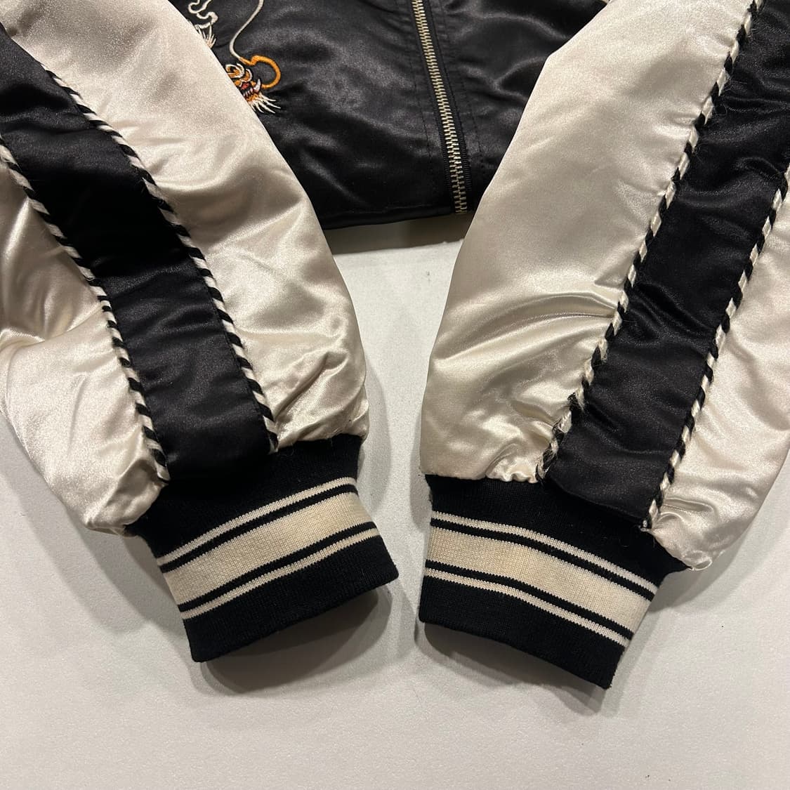 [48] UNDERAIR 용 자수 블랙/화이트 봄버 자켓 B204 상품이미지6