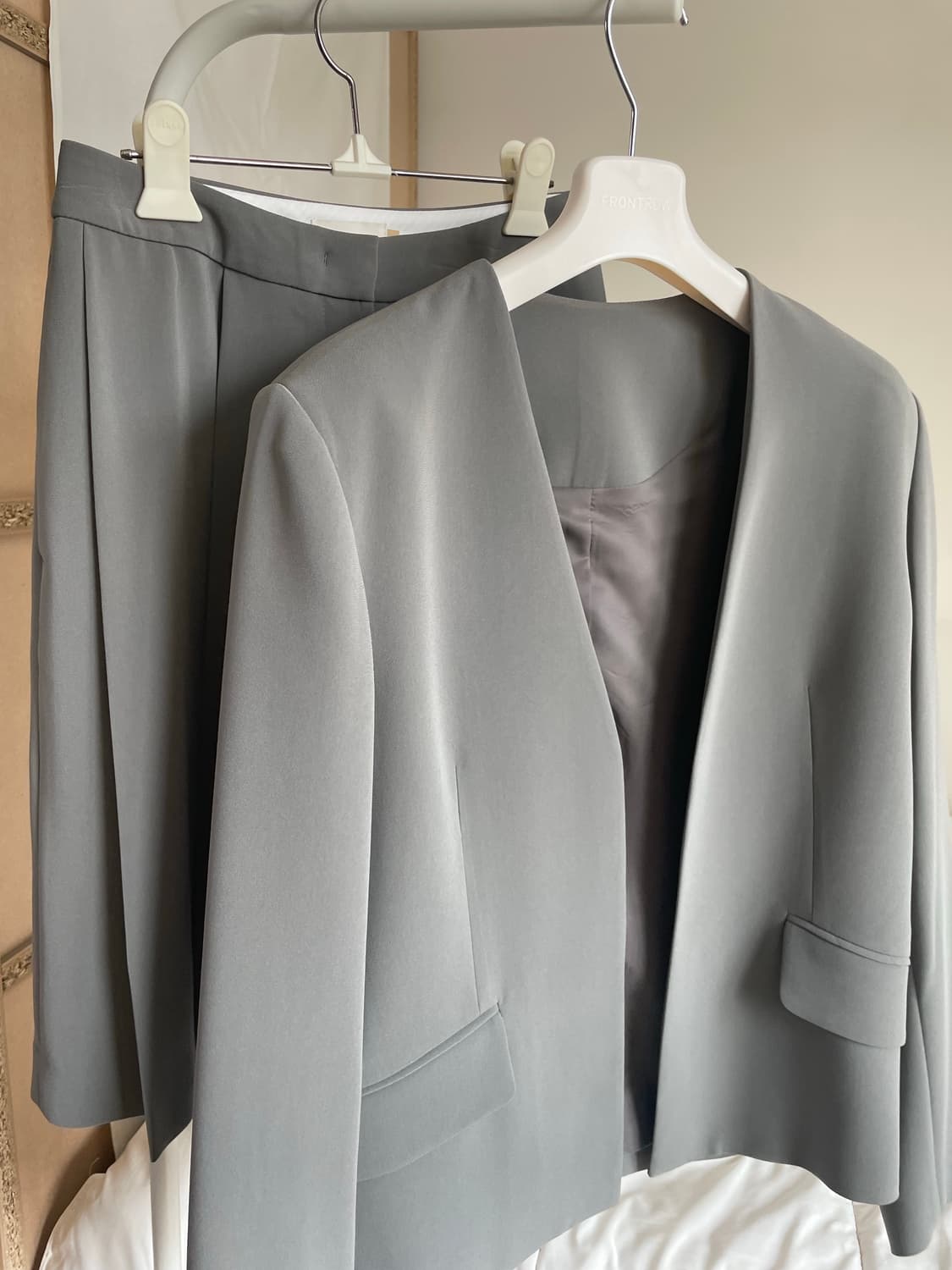 프론트로우 애쉬 카키 그레이 수트 셋업 판매해요. 상품이미지7