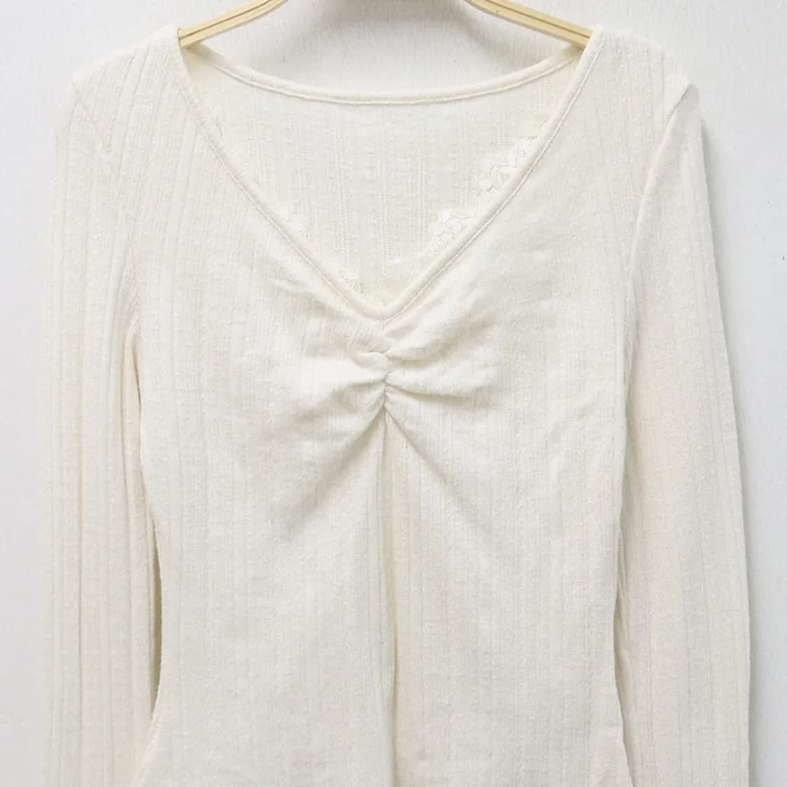 브이넥 레이스 셔링 포인트 긴팔 티셔츠 63597 상품이미지3