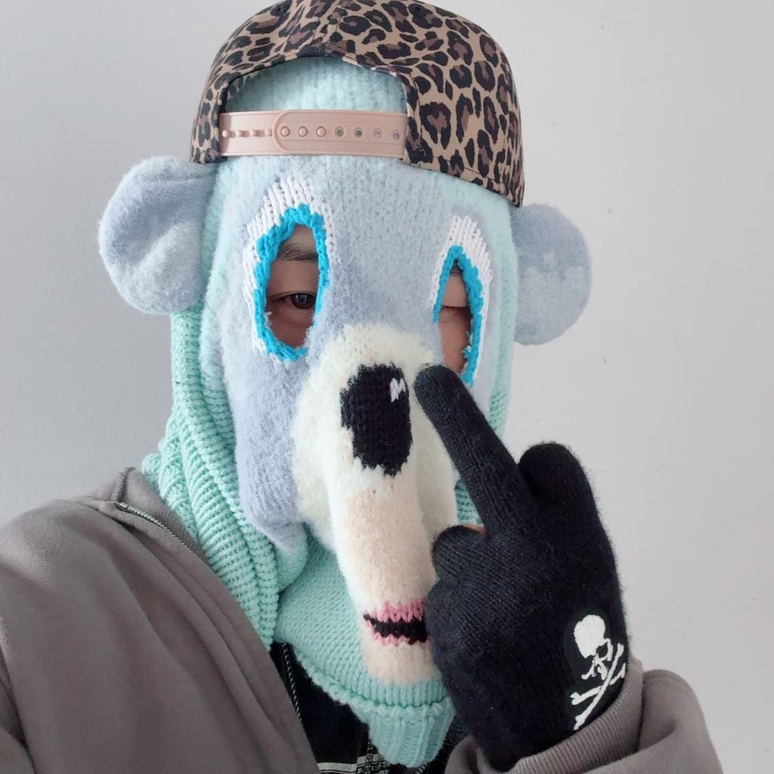 더블렛 23AW 오버핏 민트컬러 베어마스크 니트 상품이미지2