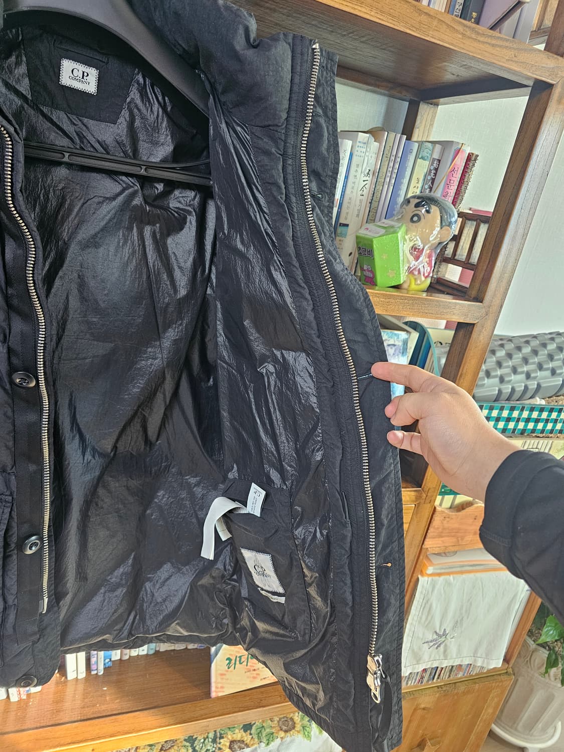 정말 깨끗함 씨피 CP컴퍼니 검정 패딩 팔아요 다운 상품이미지9