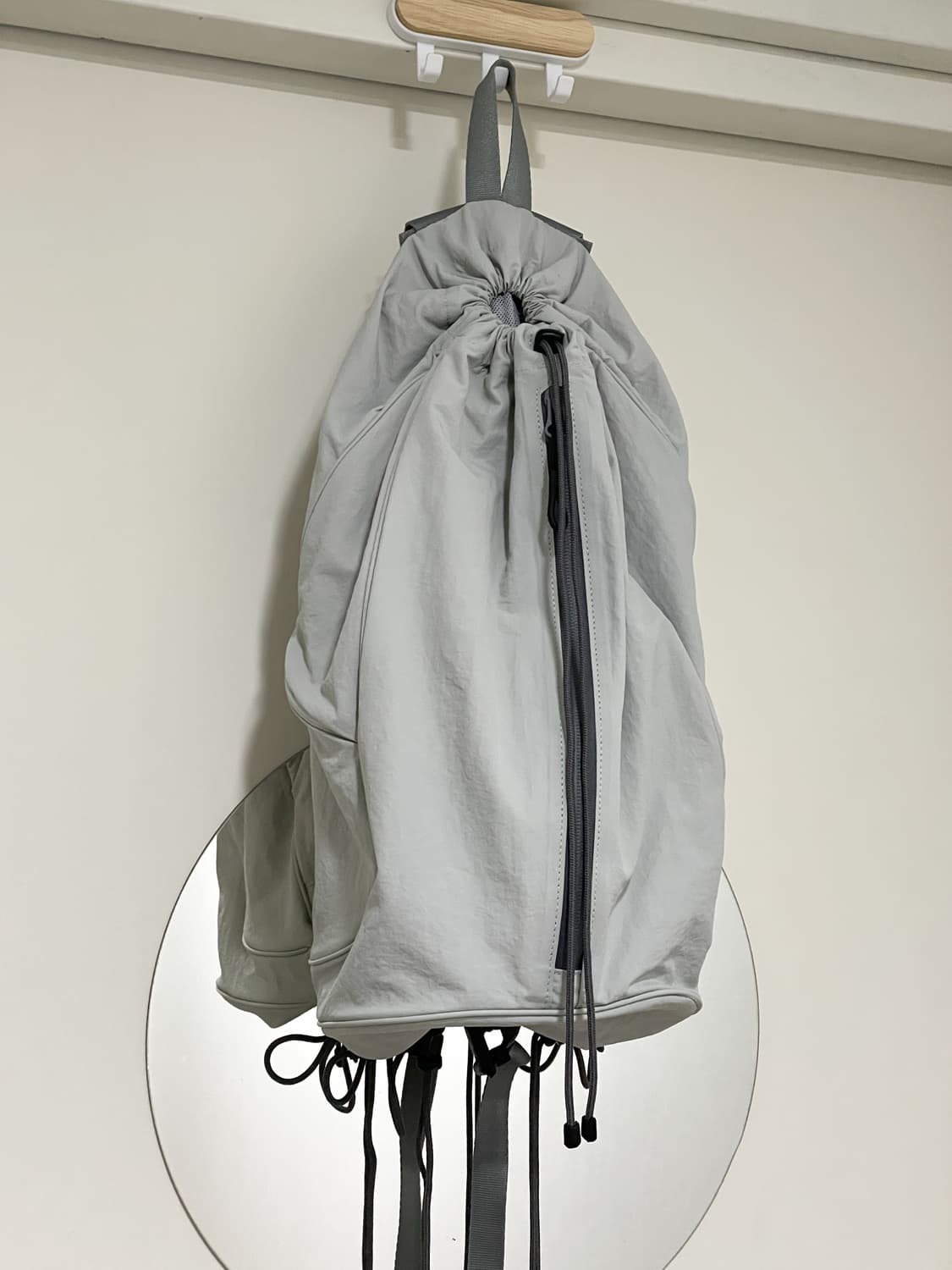 해칭룸 스트링 백팩 상품이미지1