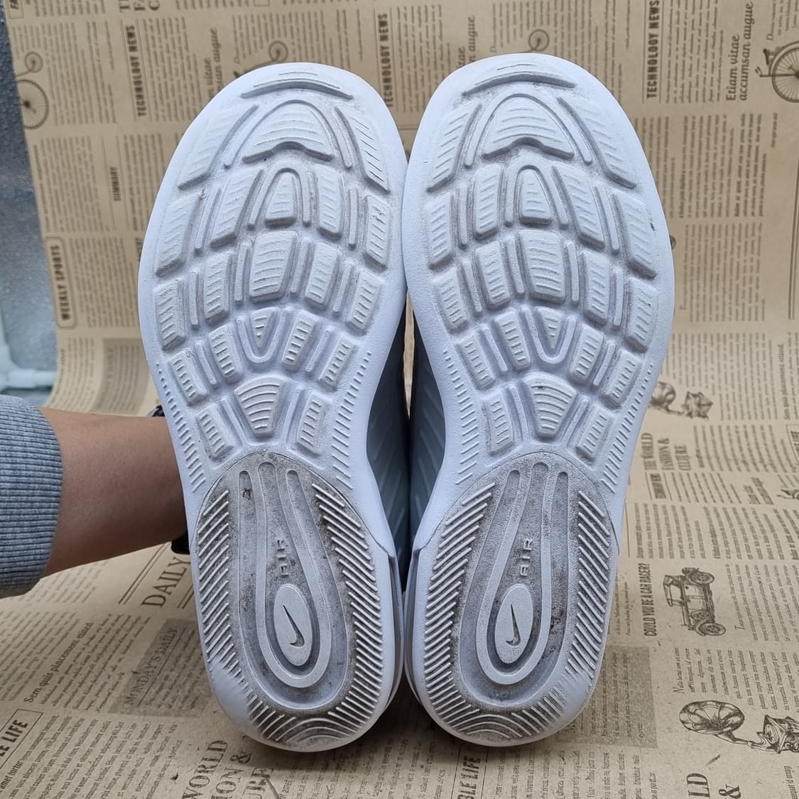 나이키 에어맥스 엑시스 그레이 여성운동화240  상품이미지3