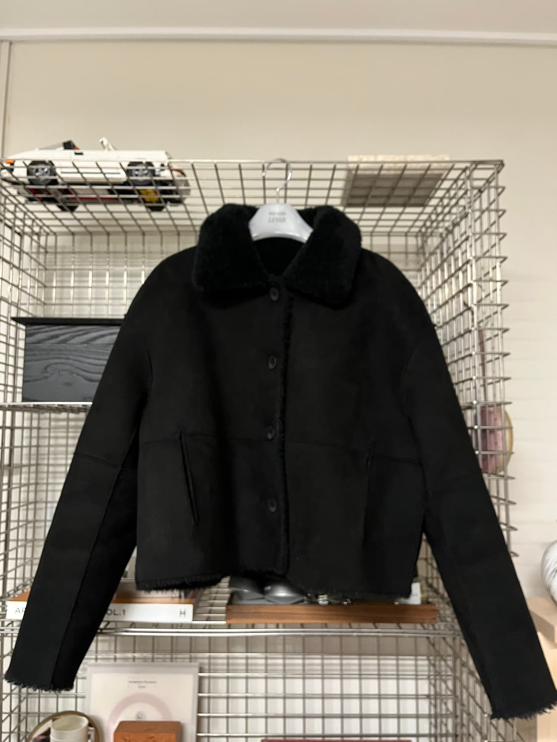 LEVAR 블랙 무스탕 자켓 FREE 상품이미지1