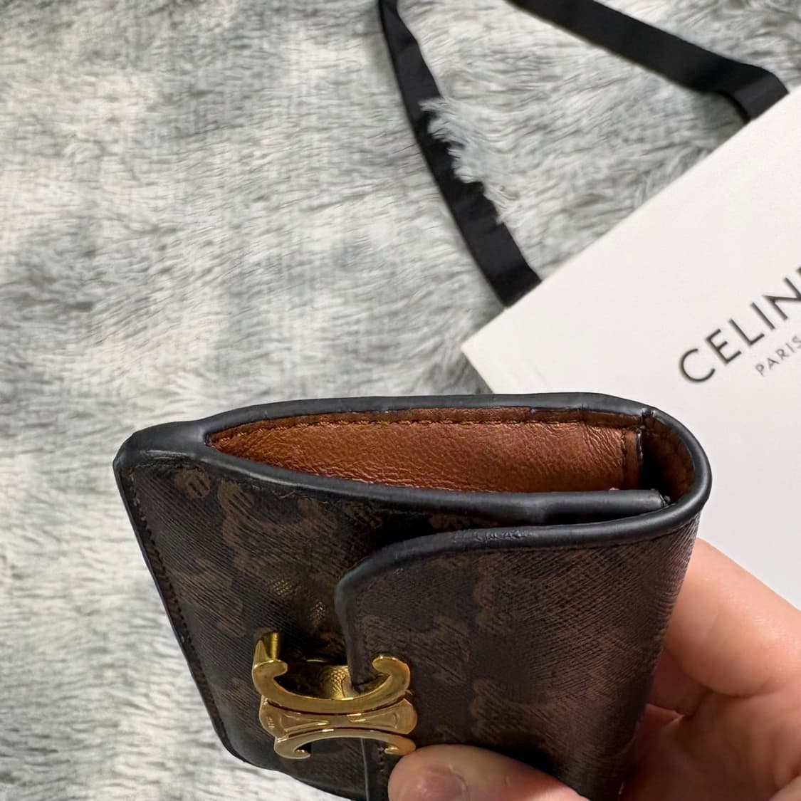 셀린느 트리옹프 플랩 카드지갑 상품이미지4