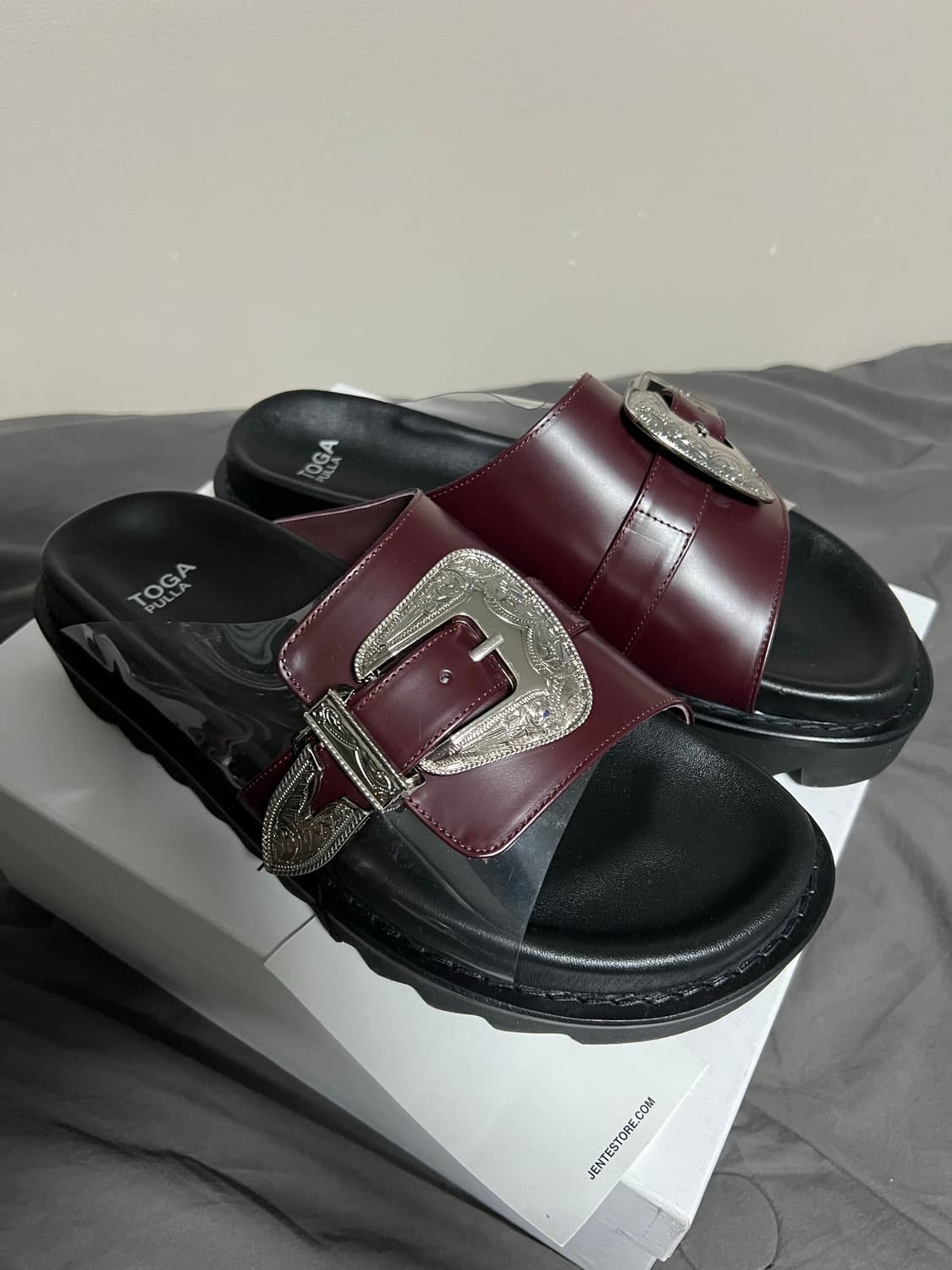 (39) 토가 샌들 버클 슬립온 슬리퍼 버건디 새상품 상품이미지1