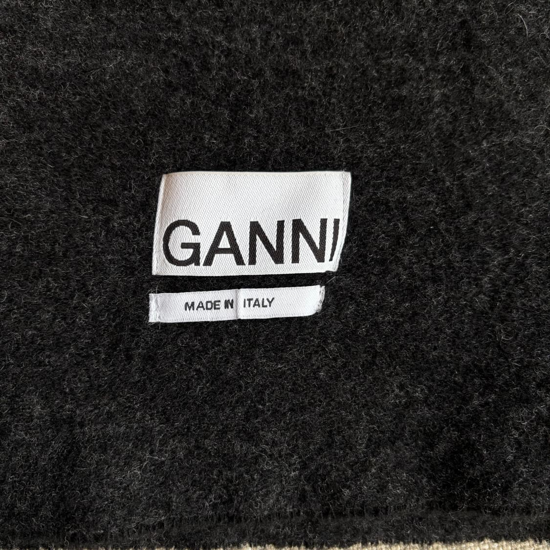 GANNI 로고 프린지 머플러 상품이미지5