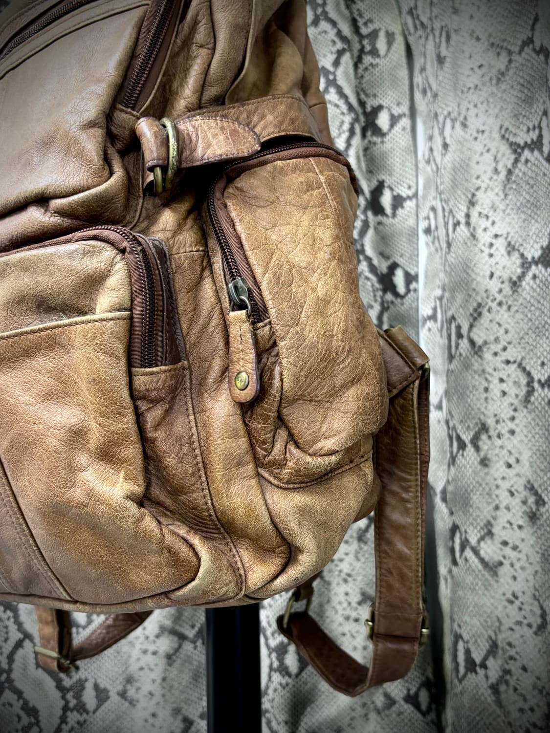 [UTILITY] Multi Pocket Buckle Leather Ba 상품이미지3