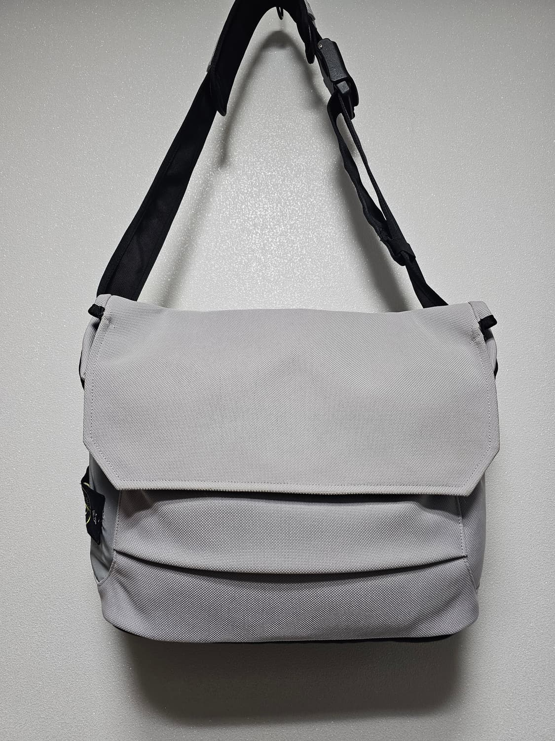 스톤아일랜드 리플렉티브 메신저백 상품이미지1