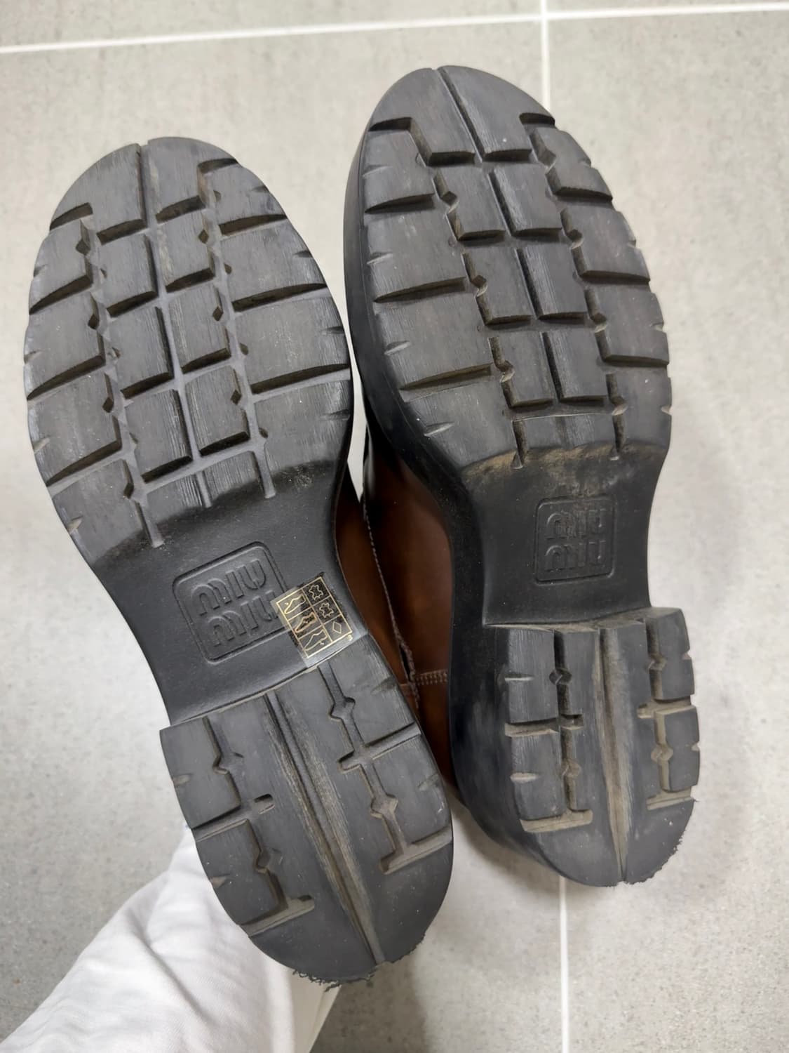 미우미우 레이스 퓌메 가죽 슈즈 상품이미지3