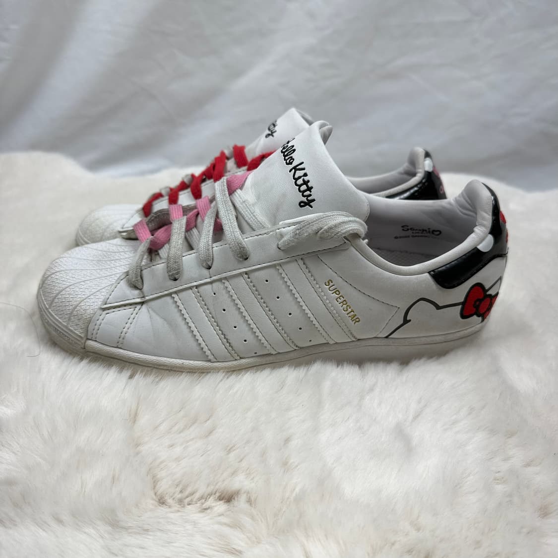 240) 아디다스 X 헬로키티 슈퍼스타 스니커즈 상품이미지5