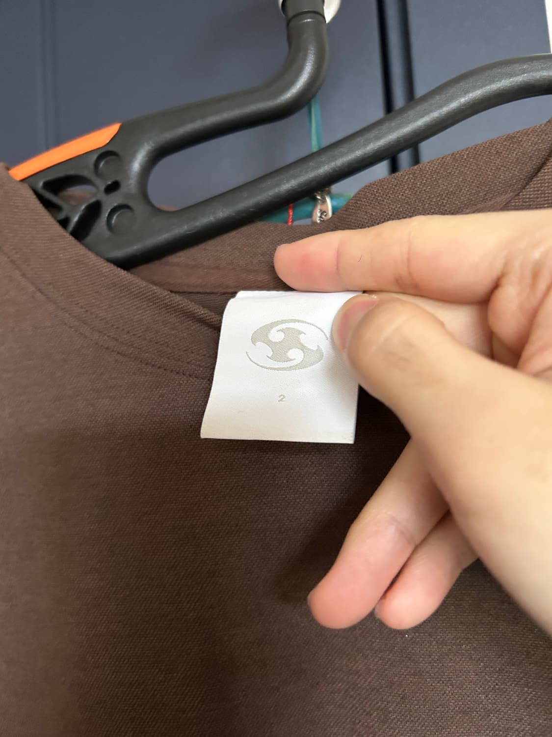 산산기어 스티치 롱 슬리브 브라운 23FW 상품이미지3