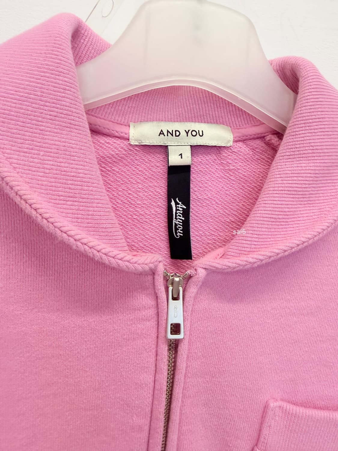 앤유 반집업 크롭 맨투맨  상품이미지3