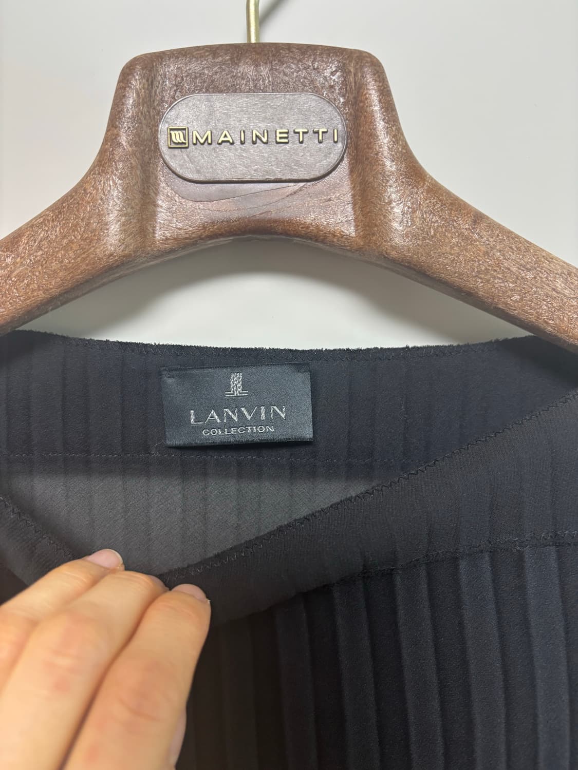 랑방 블랙 플리츠 긴팔 티셔츠 상품이미지2