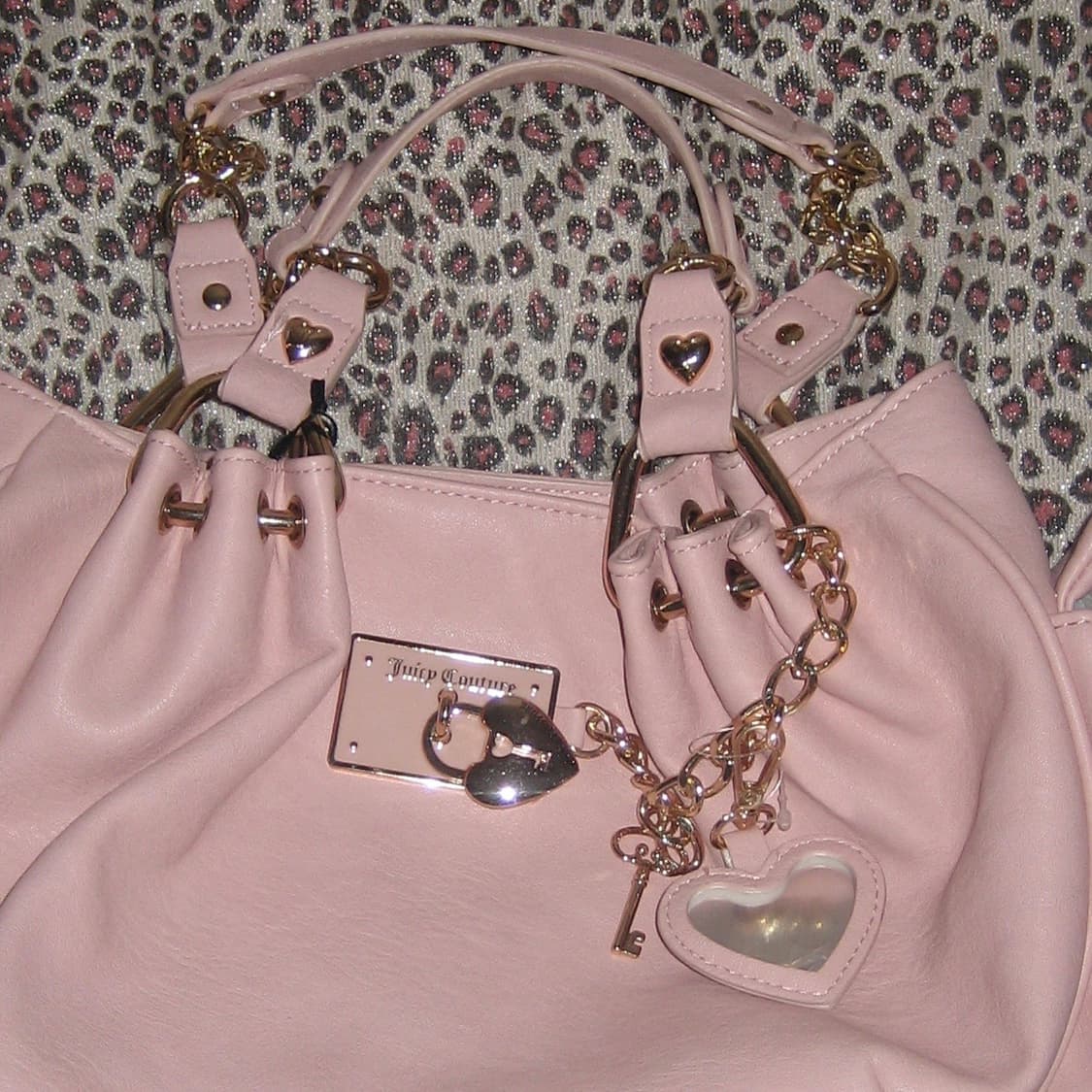 (예약중) 쥬시 꾸뛰르 하트 열쇠 챰 핑크 레더 숄더백 상품이미지5