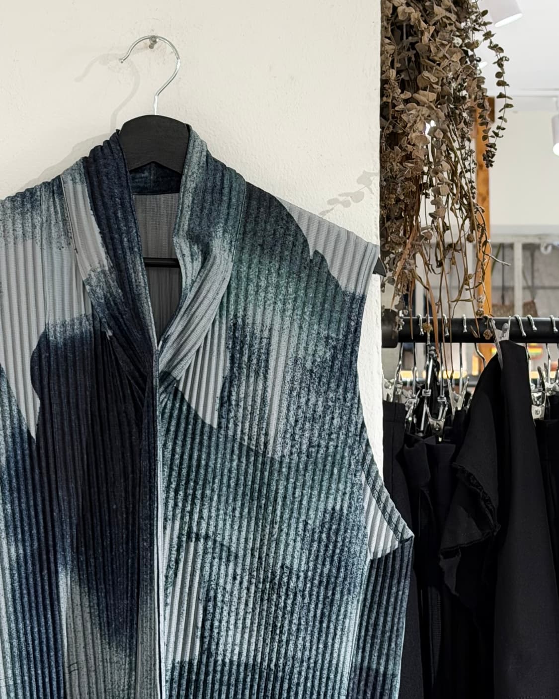 이세이 미야케 옴므 플리세 그린 윈드 워크 프린팅 롱 베스트 상품이미지2