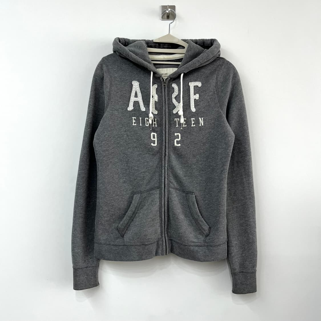 아베크롬비 슬림핏 자수로고 그레이 후드집업 상품이미지2