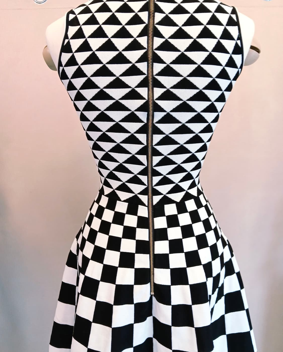 [TED BAKER]블랙&화이트 플레어 니트 원피스 상품이미지3