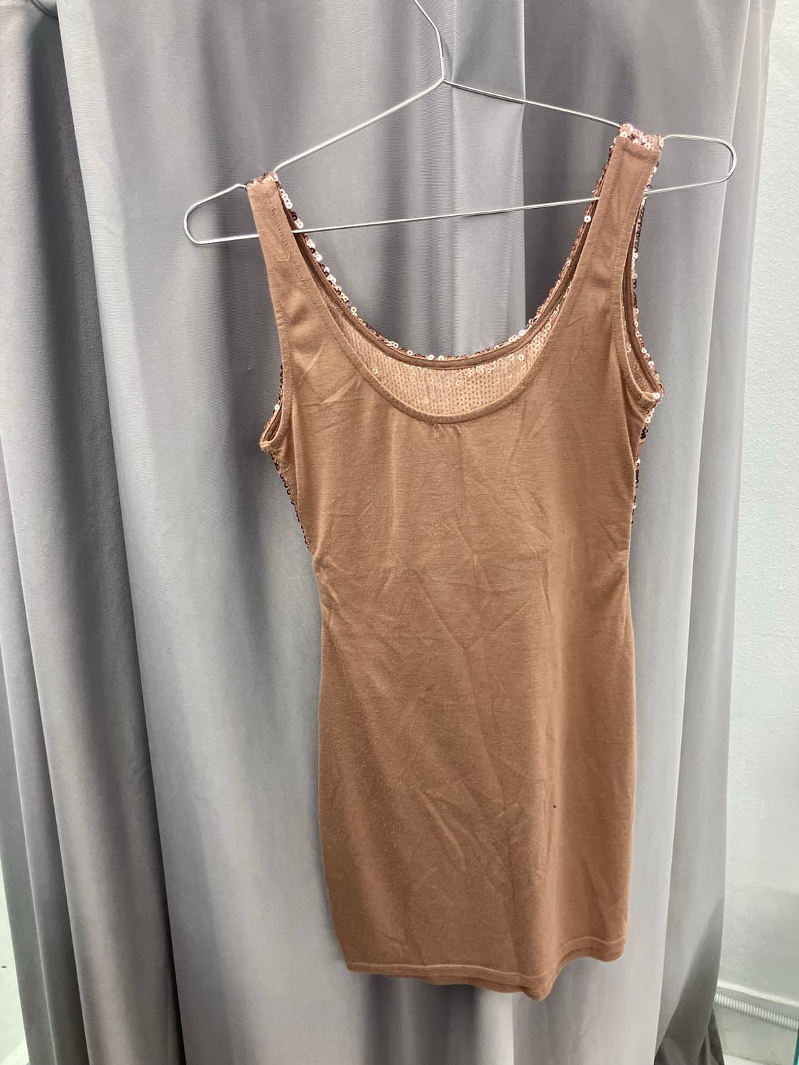 시퀸트리밍 슬리브리스 원피스  상품이미지3