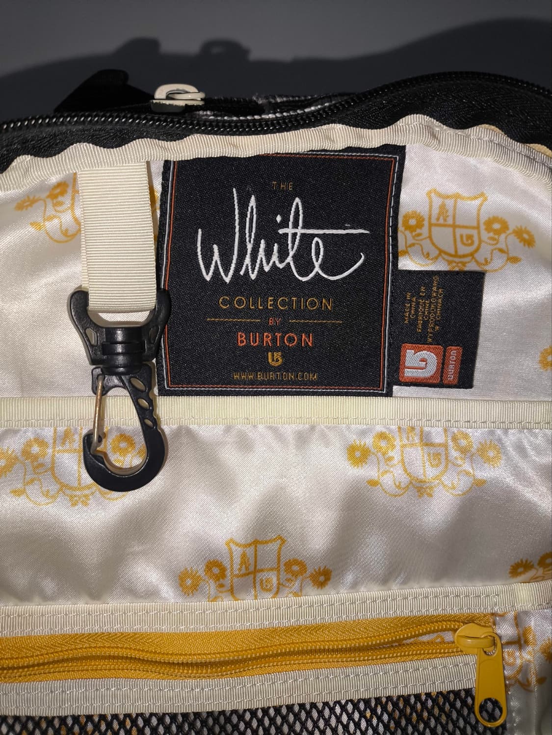 버튼 화이트 컬렉션 체크 멀티포켓 노트북 백팩 상품이미지6