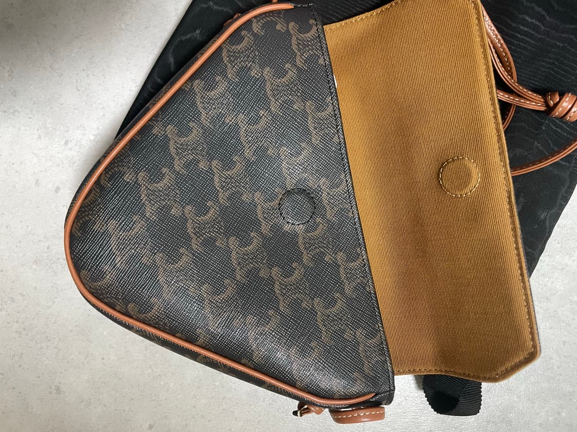 셀린느 트라이앵글백 상품이미지5