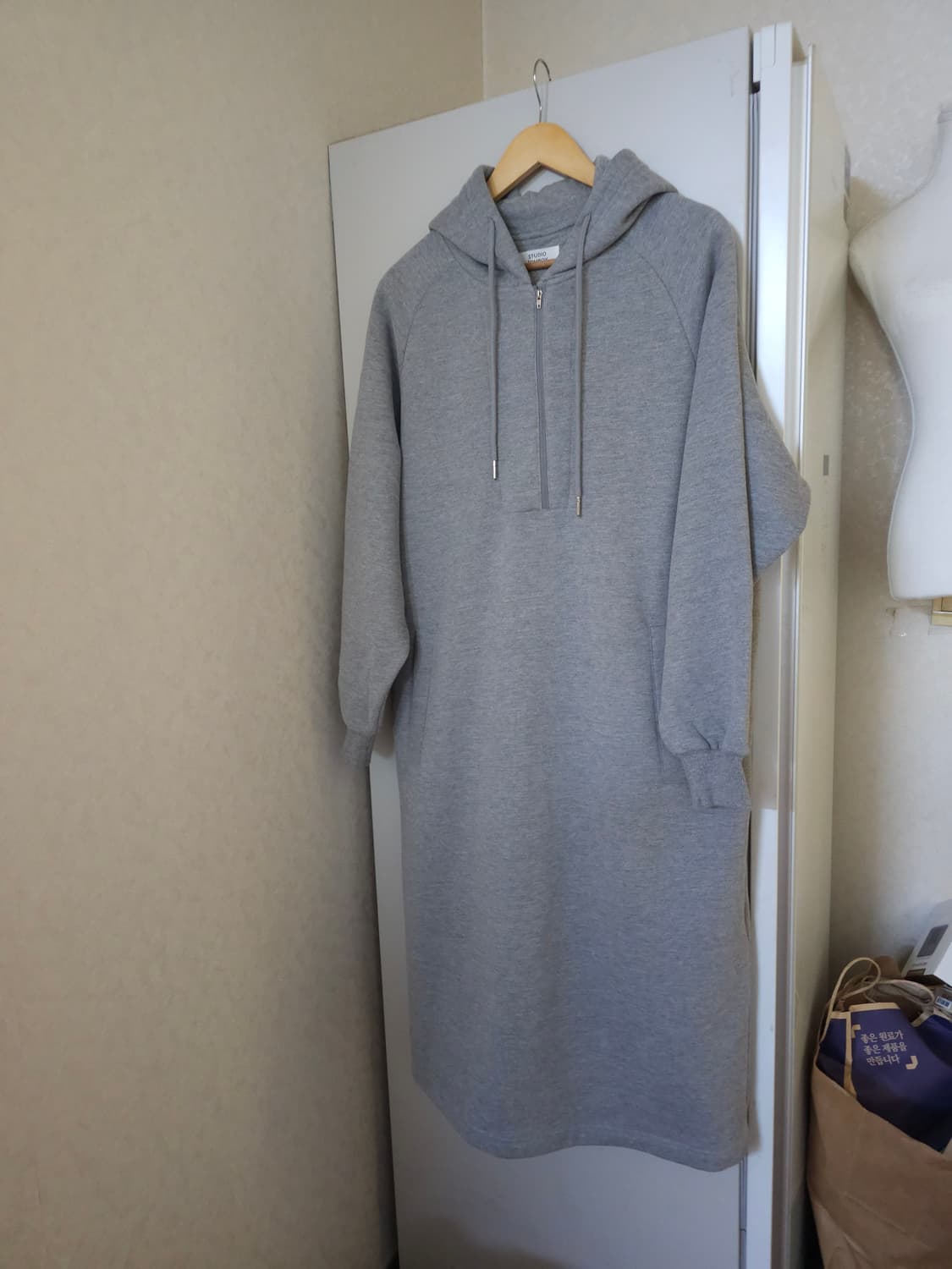 스튜디오톰보이 기모 후드 롱원피스 상품이미지1