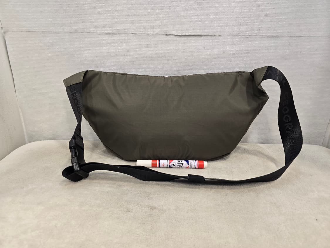 거의새거) 내셔널지오그래픽 빅로고 바디백 슬링백 크로스백 상품이미지3