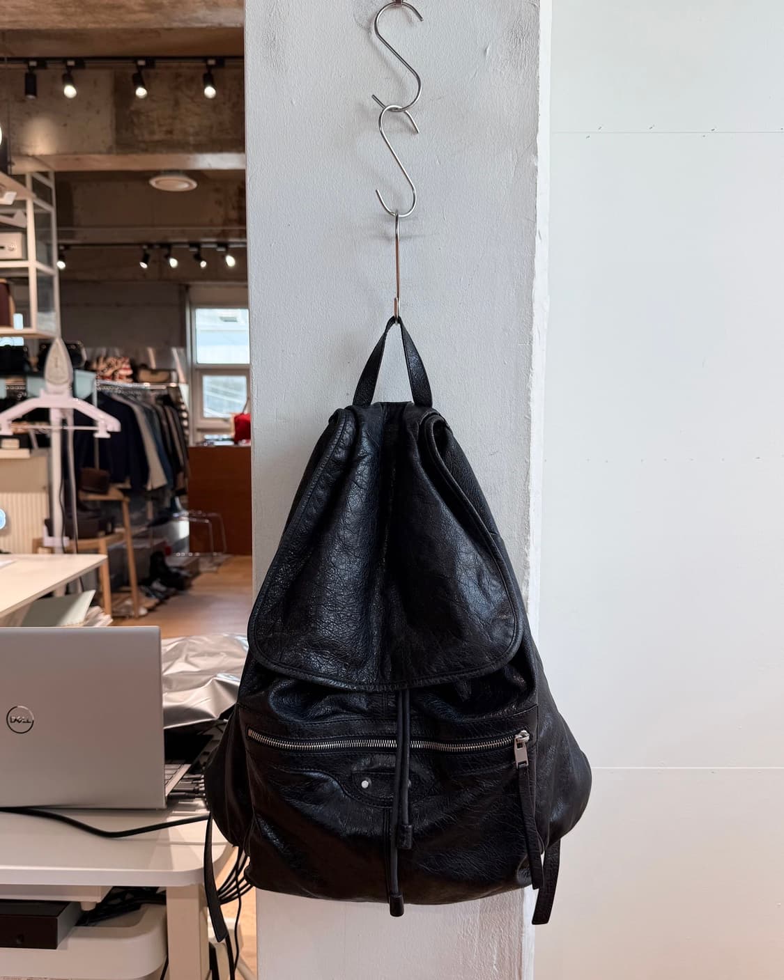 발렌시아가 블랙 클래식 시티 백팩  상품이미지2