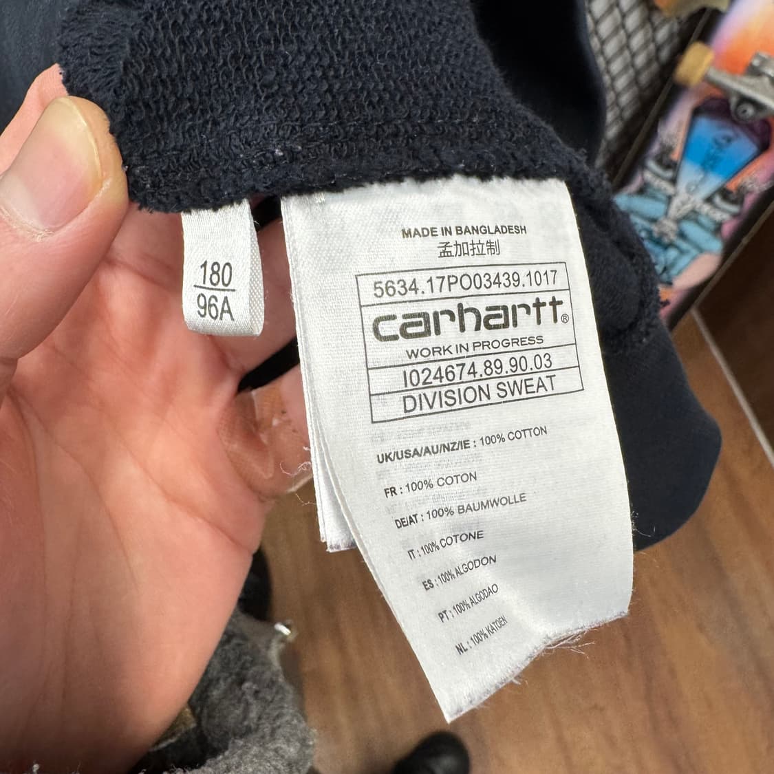 칼하트 윕 스웻셔츠 전면 레터링 로고 포인트 블랙 상품이미지7