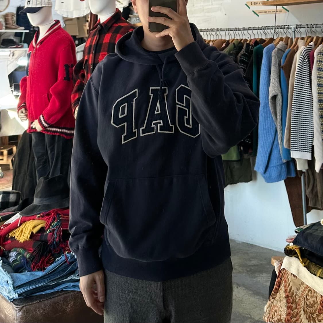 (착용컷) GAP 스웻 후드 티셔츠 (남성용 100) 상품이미지3