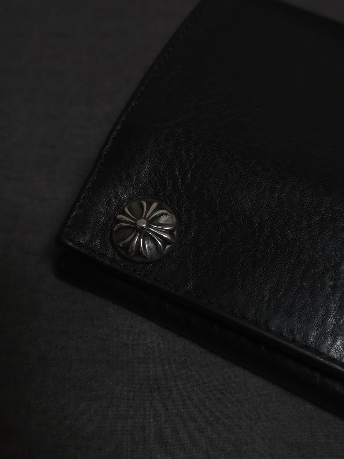 [OS] 크롬하츠 크로스버튼 헤비레더 장지갑 블랙 상품이미지5