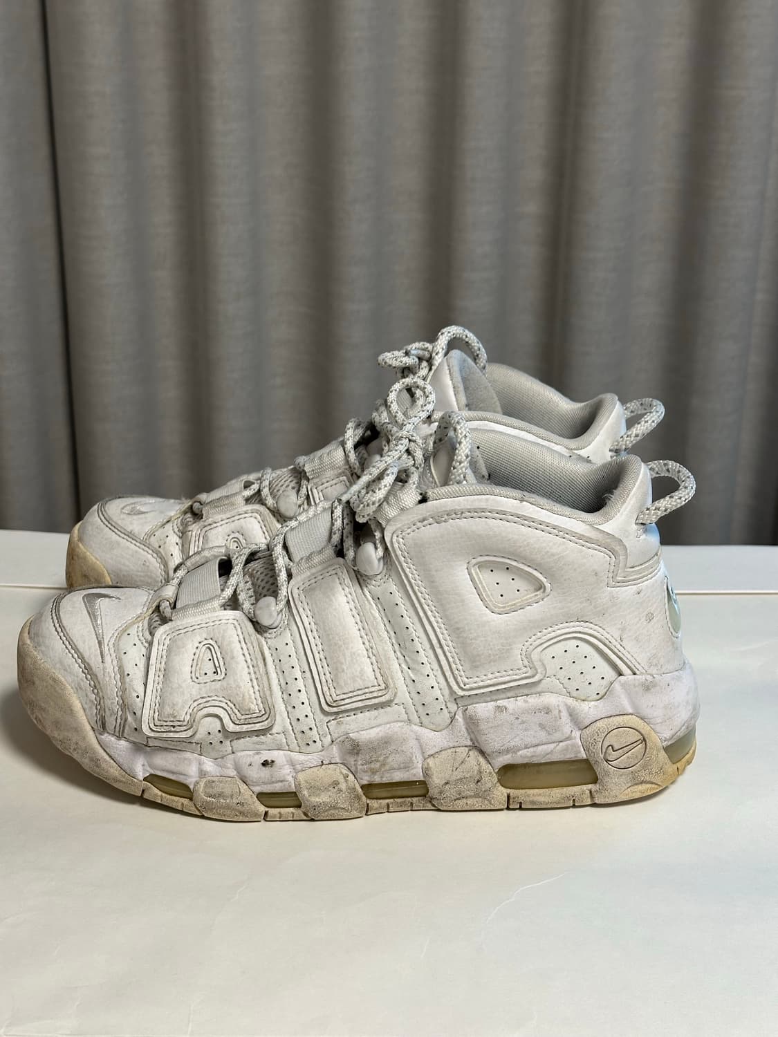 나이키 업템포 트리플 화이트 260 상품이미지3