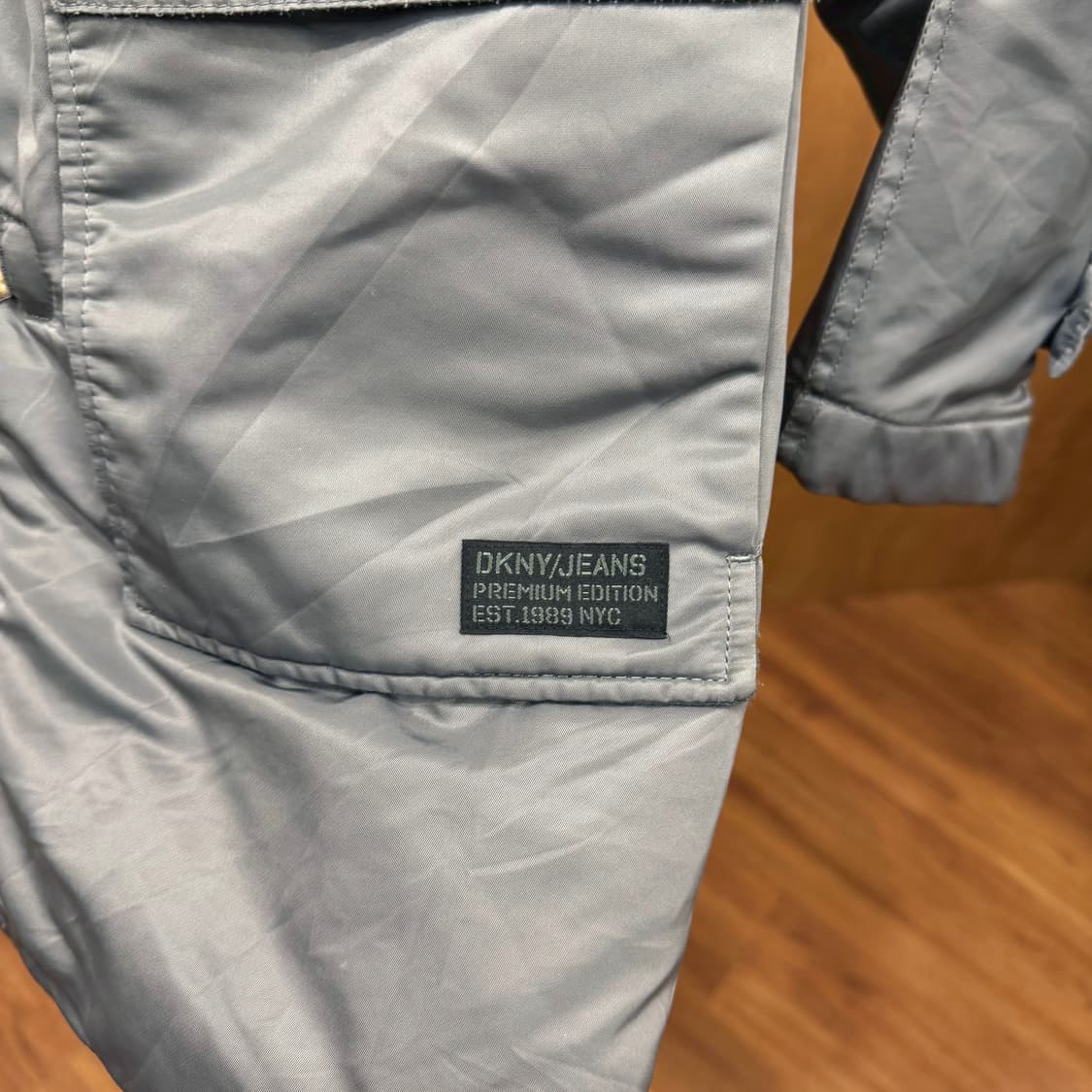 도나카란 뉴욕 진스 나일론 패딩 코트 토글 로프 스트랩 디테일 그레이 상품이미지7