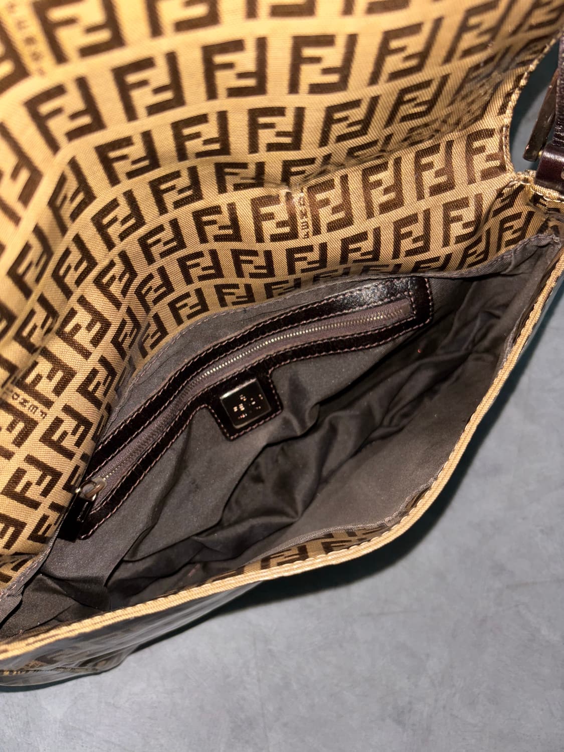 Fendi 펜디 PVC 주카 맘마 백 상품이미지7