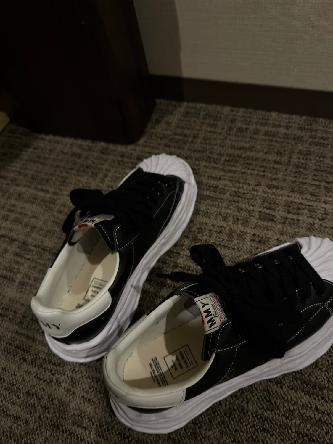 메종 미하라 야스히로 블레이키 OG 솔 레더 로우탑 스니커즈 상품이미지4