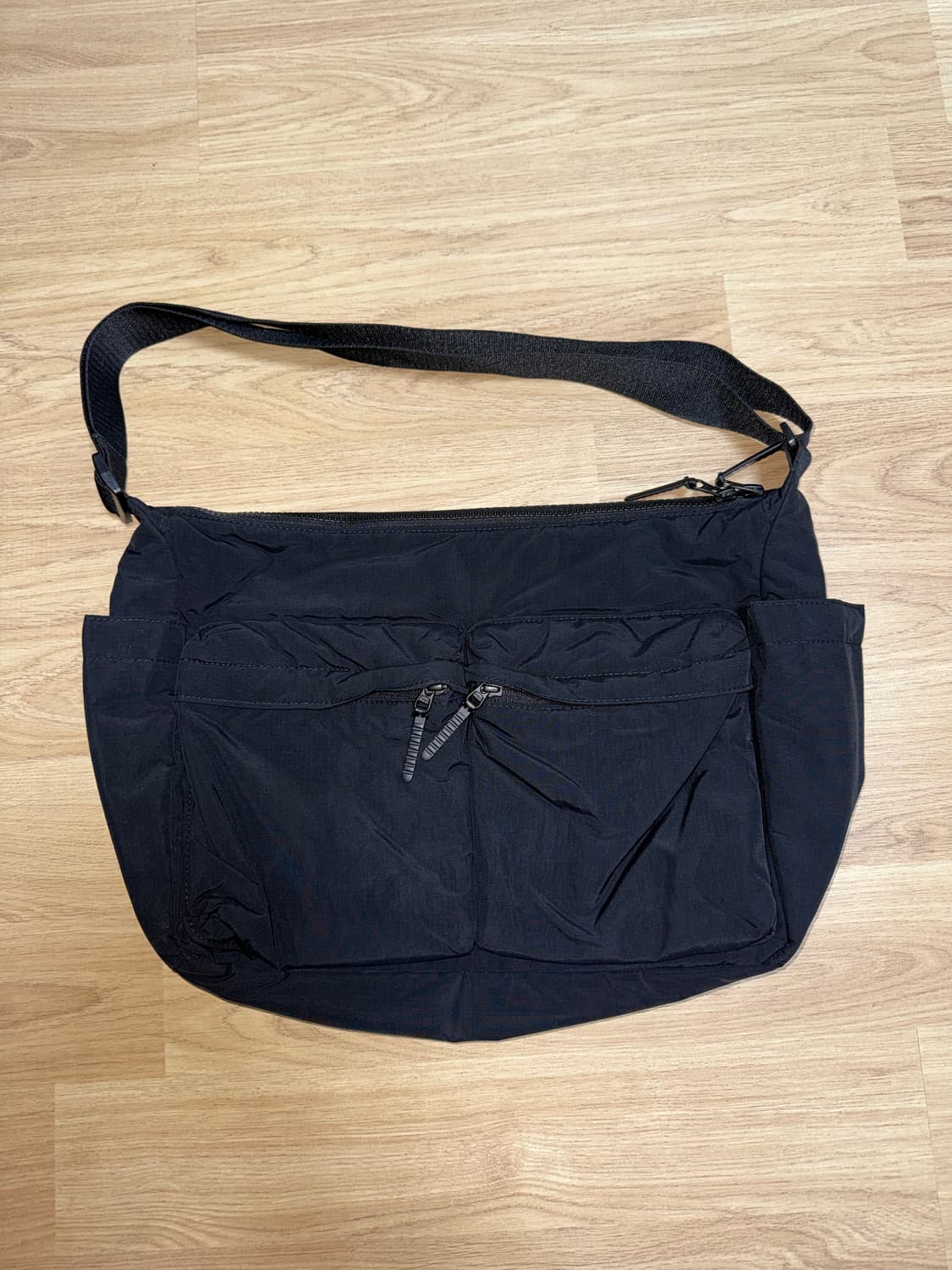 유니클로 멀티 포켓 숄더백 크로스백 블랙 상품이미지2