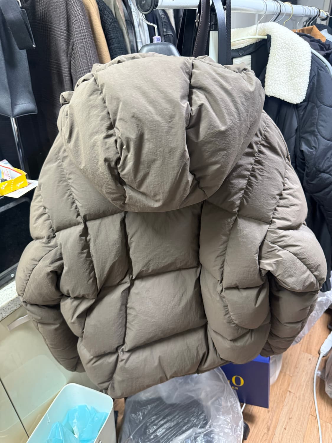 비긴202 Eight Heavy Down 브라운 2사이즈 팔아요. 상품이미지3