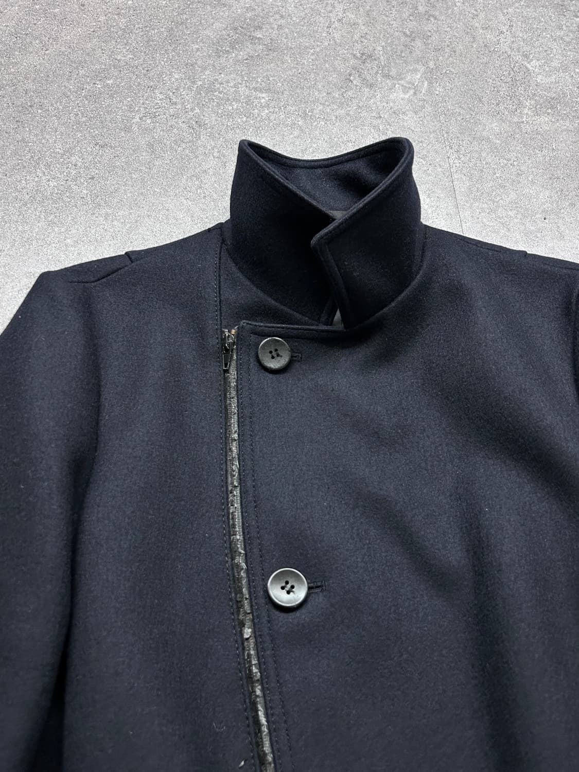 우영미 사선 하이넥 코트 상품이미지2