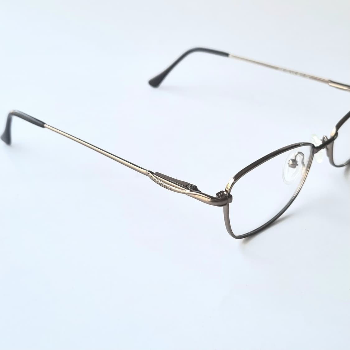 데드스탁 지적인 무드와 트렌디함이 돋보이는 안경테 상품이미지6