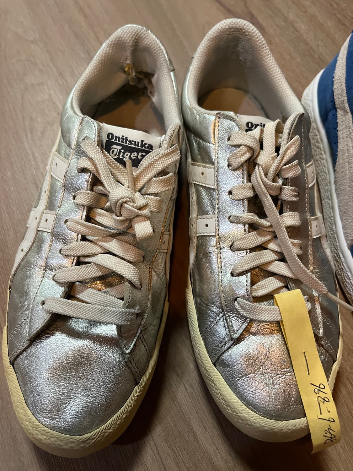 오니츠카타이거 실버 스니커즈 245mm 상품이미지1