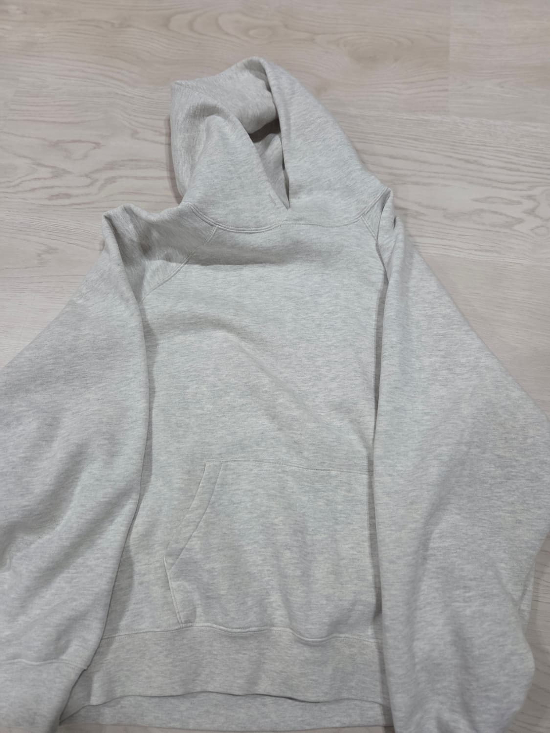 에센셜 백로고 플리스 후드티 라이트 오트밀 M사이즈 상품이미지2