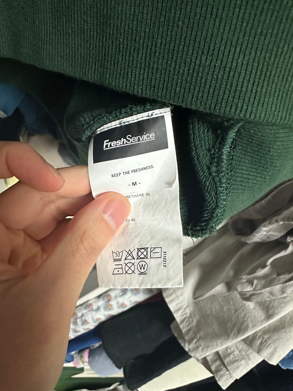 프레쉬서비스 그린 색상 모크넥 스웻셔츠 팝니다. 상품이미지4